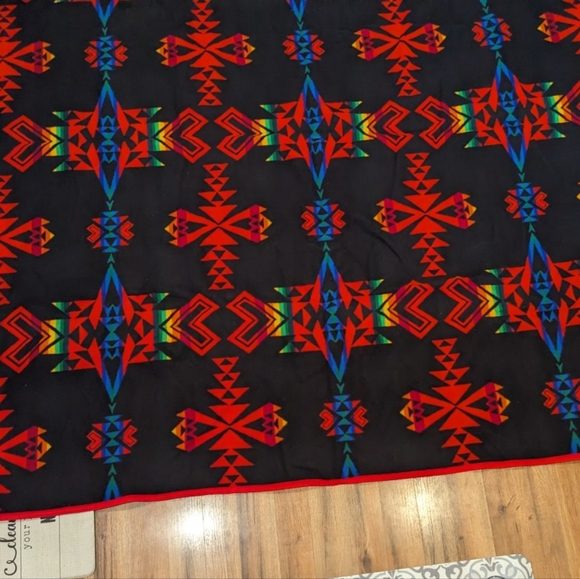 Rare - Pendleton wool blanket, retired Spirit pattern- 90x90 - Picture 5 of 13